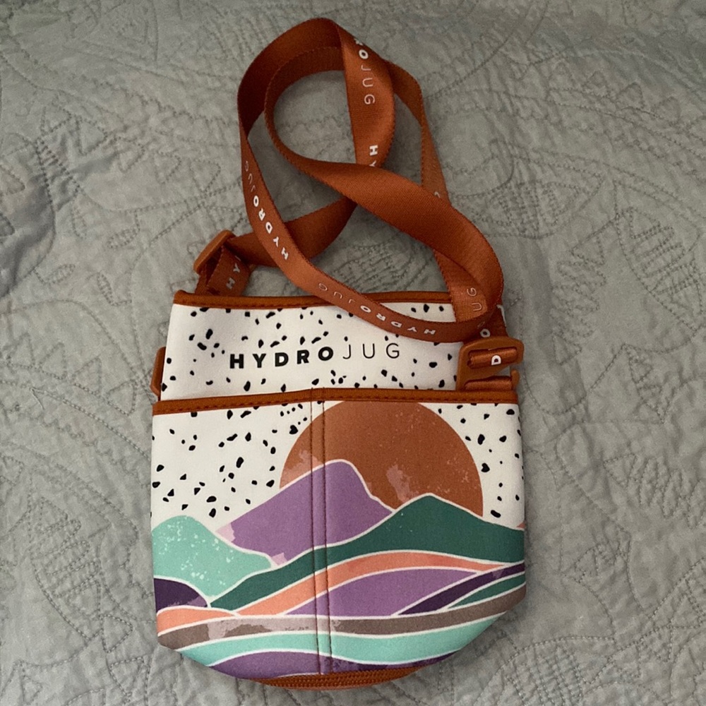NWOT!! Limited Edition Hydro Jug Sleeve Mountain Range